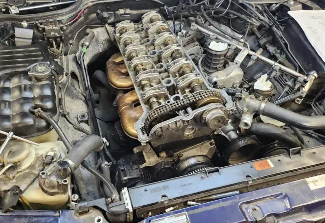 Réparation culasse Mercedes SL500 — Garage des Verdiers